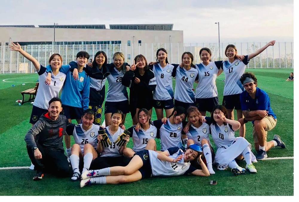 Team photo on the pitch